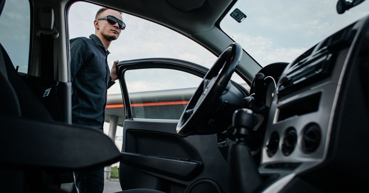 Roadside Car Lockout Service: What to Do and What to Expect — Fast Oshawa Locksmith